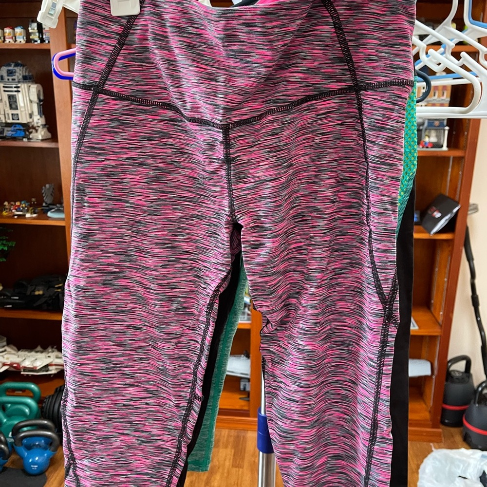Victoria Secret Spandex Crop. Size small. Black and pink marl.